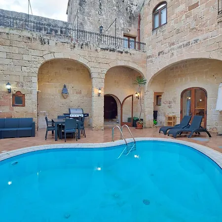 The Dream, A 4br With An Private Pool Area By 360 Estates Gharghur